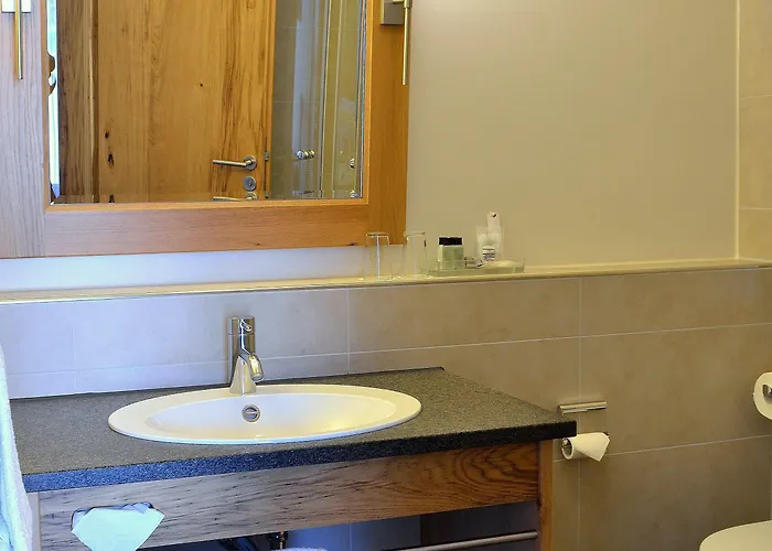 מלון & Loewen 4*